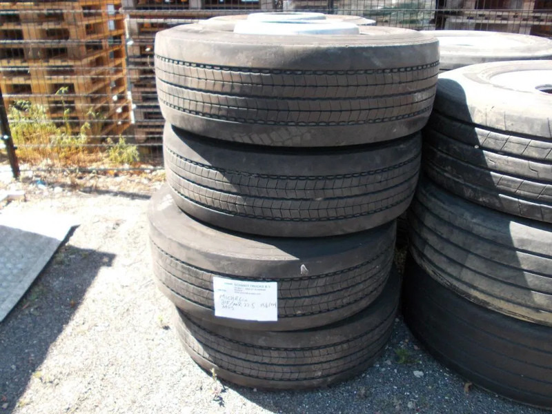 Michelin 315/70 R 22.5 MICHELIN 2 STUKS OP VOORRAAD M+S PROFIEL CA 60% - Pneu pour Camion: photos 4 Michelin 315/70 R 22.5 MICHELIN 2 STUKS OP VOORRAAD M+S PROFIEL CA 60% - Pneu pour Camion: photos 4