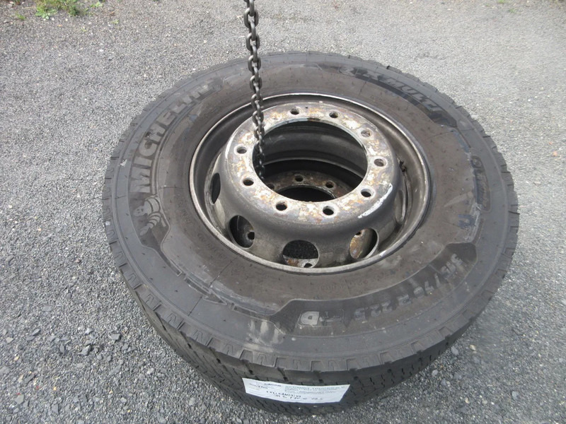 Michelin 315/70R22.5 // 2 X ACHTER BAND MET STAAL WIEL - Pneu pour Camion: photos 2 Michelin 315/70R22.5 // 2 X ACHTER BAND MET STAAL WIEL - Pneu pour Camion: photos 2
