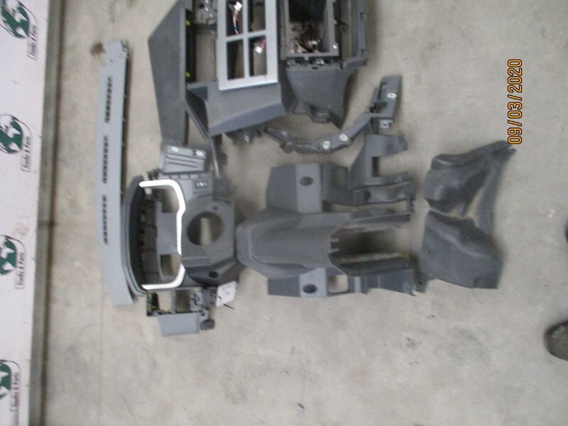 Renault T 460 DASBOARD DELEN - Panel de instrumentos pour Camion: photos 3 Renault T 460 DASBOARD DELEN - Panel de instrumentos pour Camion: photos 3