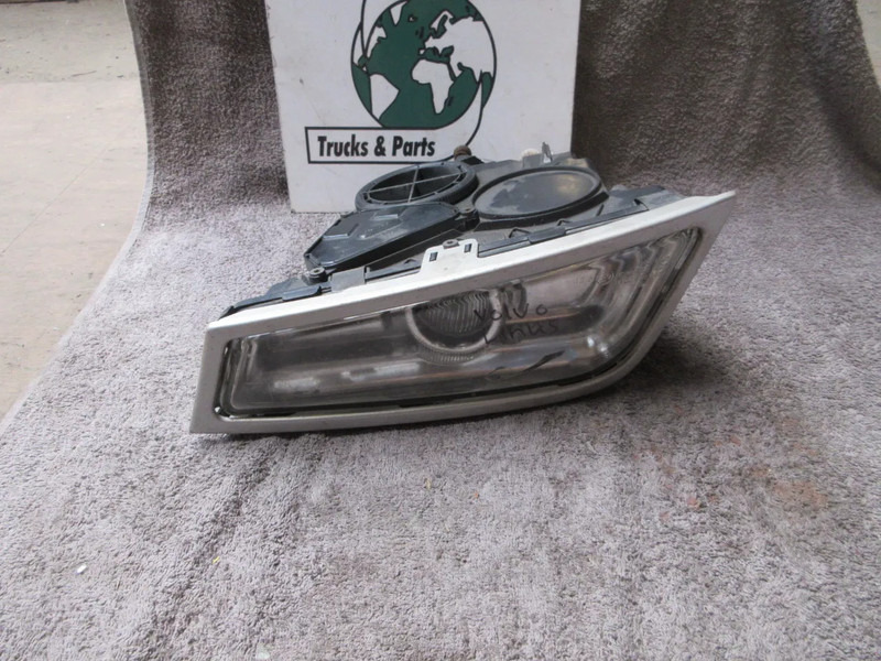 Volvo 21297917 // 21297918 MISTLAMP VOLVO FH SERIE EURO 5 RECHTS EN LINKS - Feu anti-brouillard pour Camion: photos 2 Volvo 21297917 // 21297918 MISTLAMP VOLVO FH SERIE EURO 5 RECHTS EN LINKS - Feu anti-brouillard pour Camion: photos 2