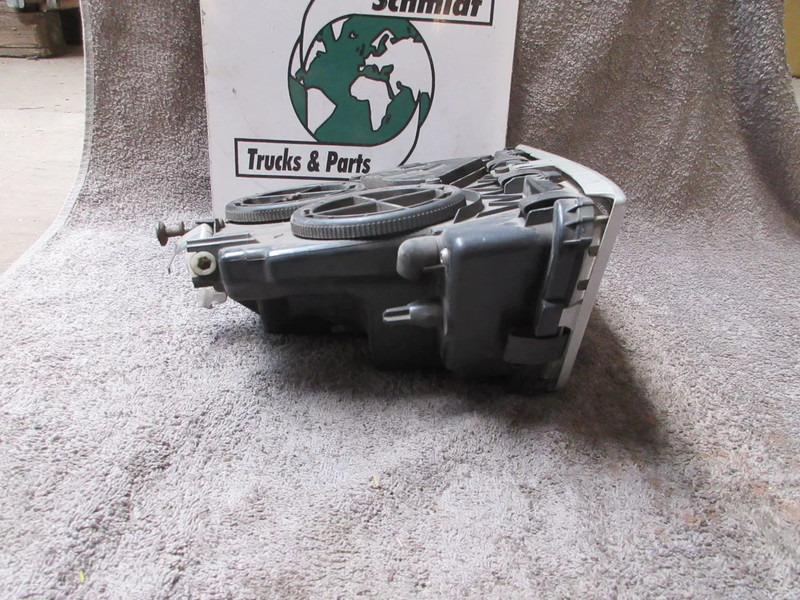 Volvo 21297917 // 21297918 MISTLAMP VOLVO FH SERIE EURO 5 RECHTS EN LINKS - Feu anti-brouillard pour Camion: photos 5 Volvo 21297917 // 21297918 MISTLAMP VOLVO FH SERIE EURO 5 RECHTS EN LINKS - Feu anti-brouillard pour Camion: photos 5