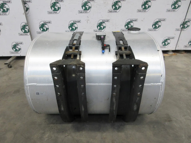 Volvo 21516447 // 20367137 // 20503505 DIESELTANK 405 LITER VOLVO FM EURO 6 - Réservoir de carburant pour Camion: photos 3 Volvo 21516447 // 20367137 // 20503505 DIESELTANK 405 LITER VOLVO FM EURO 6 - Réservoir de carburant pour Camion: photos 3