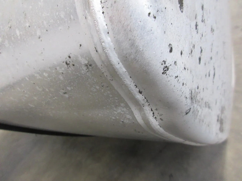 Volvo 21516447 // 20367137 // 20503505 DIESELTANK 405 LITER VOLVO FM EURO 6 - Réservoir de carburant pour Camion: photos 5 Volvo 21516447 // 20367137 // 20503505 DIESELTANK 405 LITER VOLVO FM EURO 6 - Réservoir de carburant pour Camion: photos 5