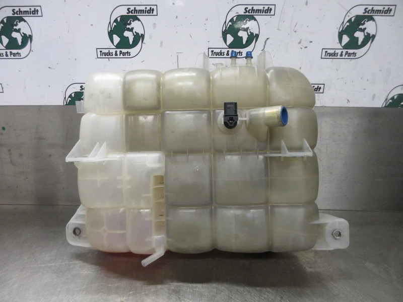Volvo 22430043 // 22821826 WATERTANK VOLVO FH 460 EURO 6 MODEL 2018 - Vase d'expansion pour Camion: photos 3 Volvo 22430043 // 22821826 WATERTANK VOLVO FH 460 EURO 6 MODEL 2018 - Vase d'expansion pour Camion: photos 3