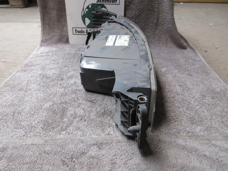 Volvo 82140763 MISTLAMP VOLVO FH SERIE EURO 6 - Feu anti-brouillard pour Camion: photos 3 Volvo 82140763 MISTLAMP VOLVO FH SERIE EURO 6 - Feu anti-brouillard pour Camion: photos 3