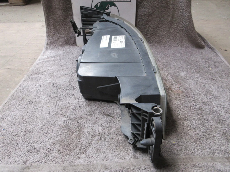 Volvo 82140763 MISTLAMP VOLVO FH SERIE EURO 6 - Feu anti-brouillard pour Camion: photos 2 Volvo 82140763 MISTLAMP VOLVO FH SERIE EURO 6 - Feu anti-brouillard pour Camion: photos 2