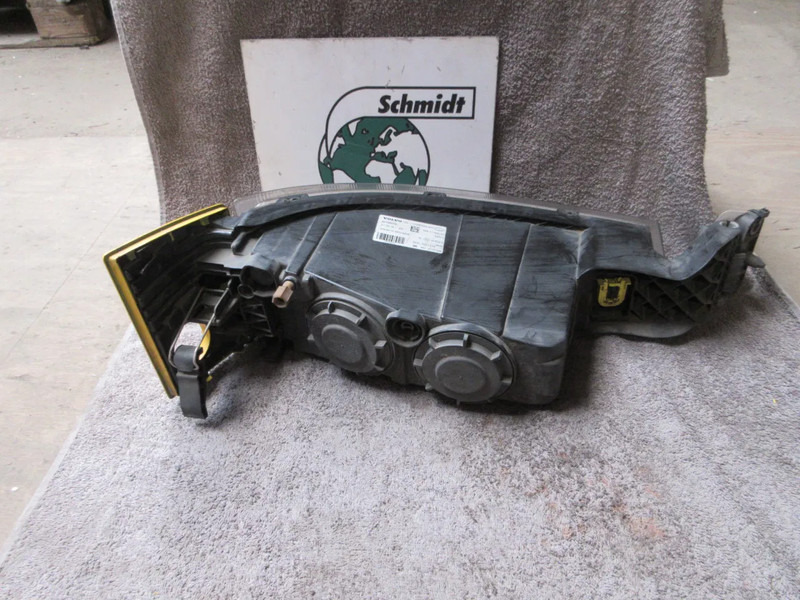 Volvo 84186279 MISTLAMP VOLVO LINKS FH SERIE EURO 6 - Feu anti-brouillard pour Camion: photos 3 Volvo 84186279 MISTLAMP VOLVO LINKS FH SERIE EURO 6 - Feu anti-brouillard pour Camion: photos 3