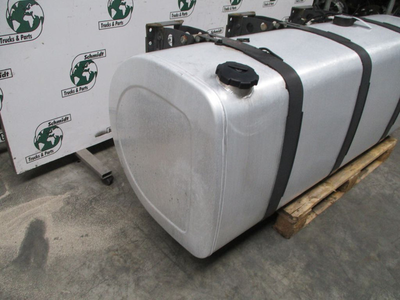 Volvo FM 21516457 BRANDSTOFTANK 730L EURO 5 - Réservoir de carburant pour Camion: photos 2 Volvo FM 21516457 BRANDSTOFTANK 730L EURO 5 - Réservoir de carburant pour Camion: photos 2