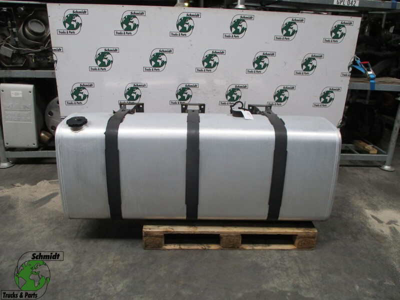 Volvo FM 21516457 BRANDSTOFTANK 730L EURO 5 - Réservoir de carburant pour Camion: photos 1 Volvo FM 21516457 BRANDSTOFTANK 730L EURO 5 - Réservoir de carburant pour Camion: photos 1