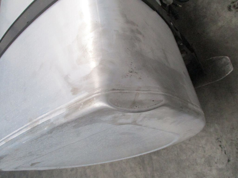 Volvo FM 21516457 BRANDSTOFTANK 730L EURO 5 - Réservoir de carburant pour Camion: photos 4 Volvo FM 21516457 BRANDSTOFTANK 730L EURO 5 - Réservoir de carburant pour Camion: photos 4