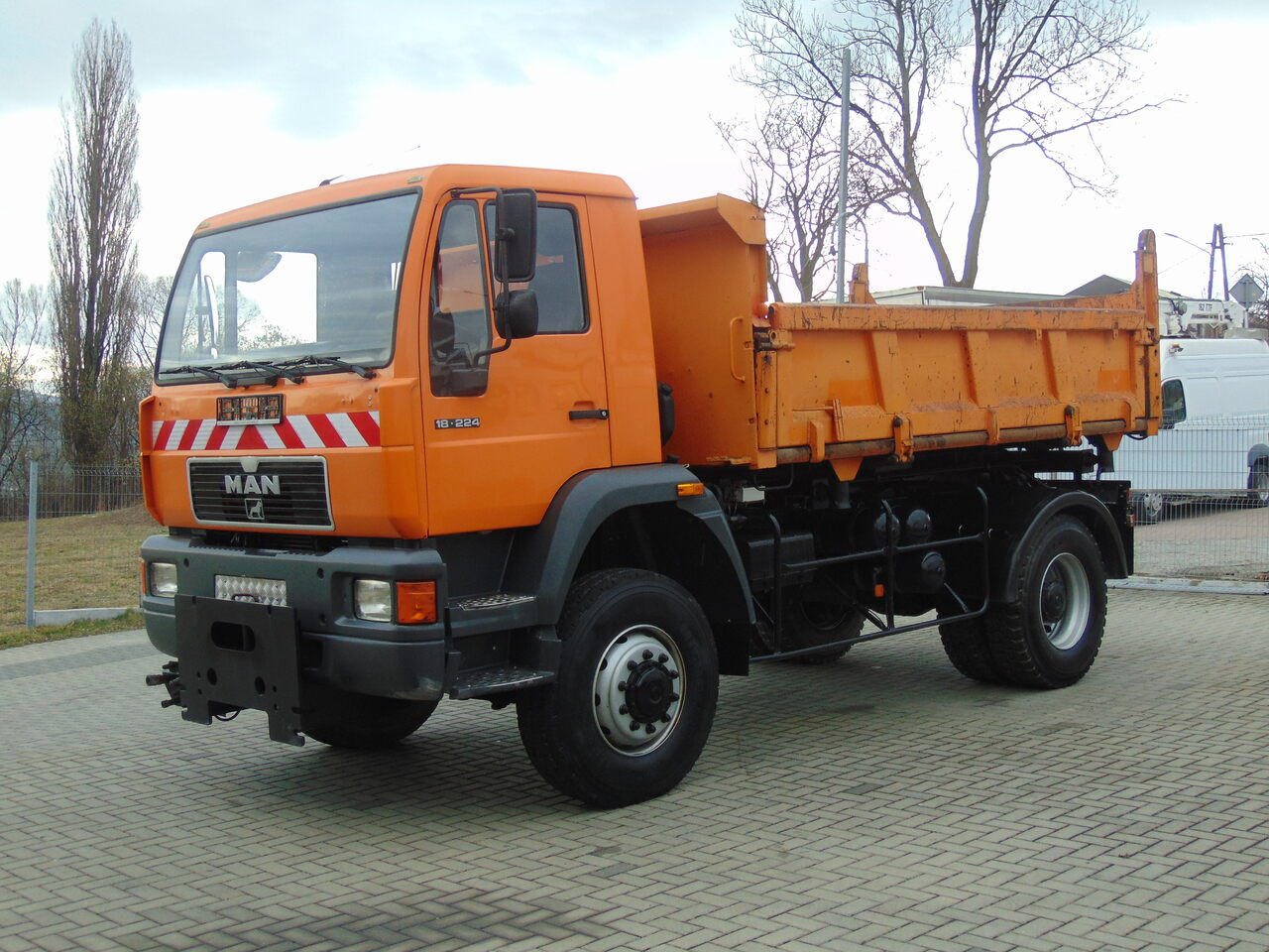 MAN 18-224 4x4 KIPER - Camion benne: photos 1 MAN 18-224 4x4 KIPER - Camion benne: photos 1