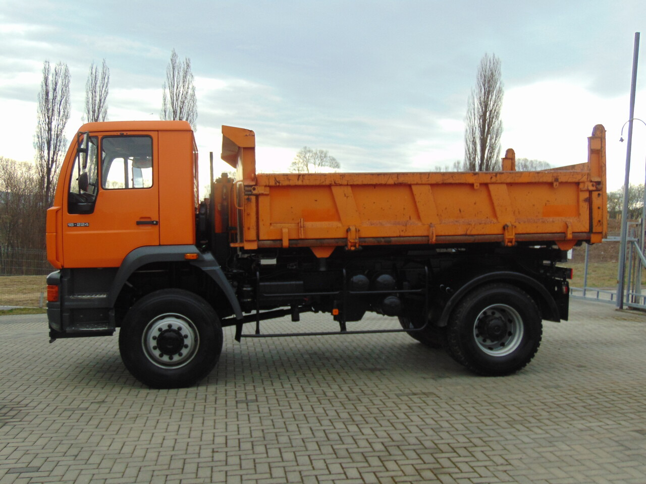 MAN 18-224 4x4 KIPER - Camion benne: photos 5 MAN 18-224 4x4 KIPER - Camion benne: photos 5