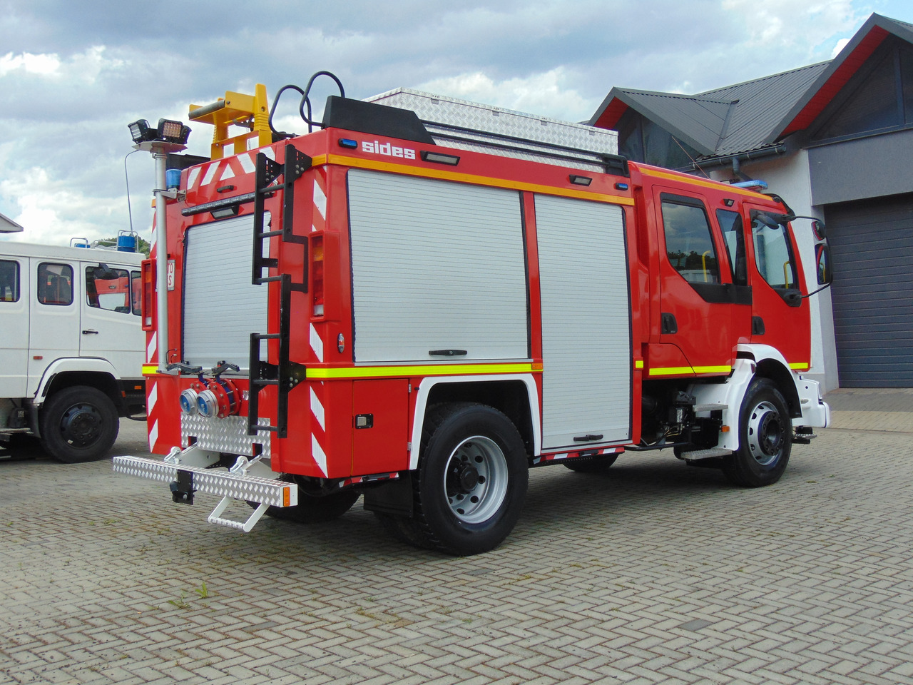 RENAULT Midlum 270dCi SIDES - Camion de pompier: photos 4 RENAULT Midlum 270dCi SIDES - Camion de pompier: photos 4