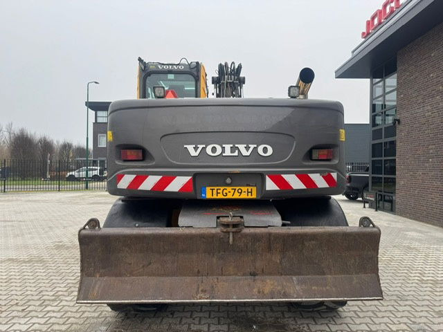 Volvo EW140B - Pelle sur pneus: photos 3 Volvo EW140B - Pelle sur pneus: photos 3