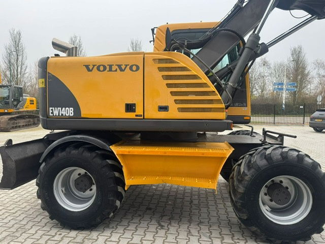 Volvo EW140B - Pelle sur pneus: photos 5 Volvo EW140B - Pelle sur pneus: photos 5