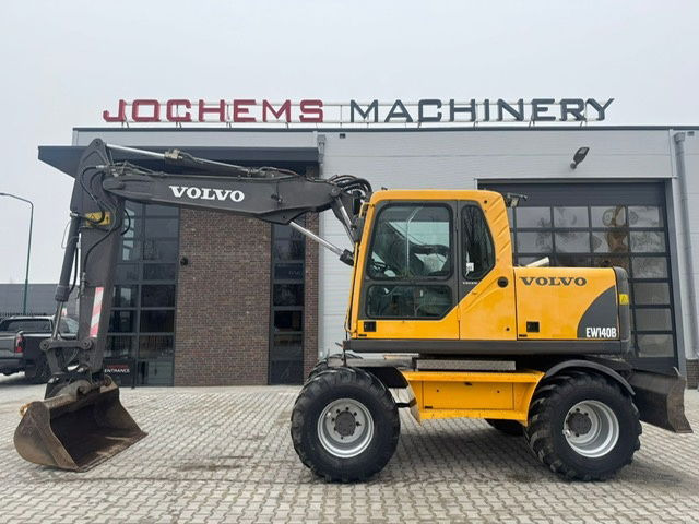 Volvo EW140B - Pelle sur pneus: photos 1 Volvo EW140B - Pelle sur pneus: photos 1