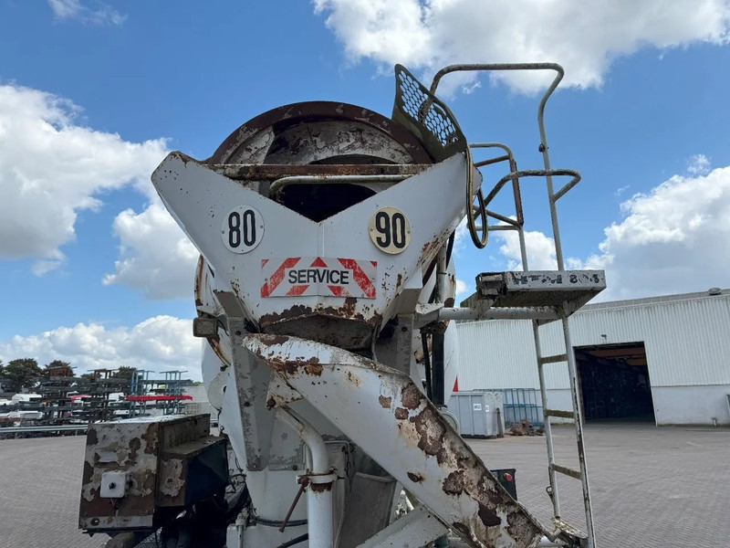 Liebherr 804 FSL 804 FSL / 8m³ / WATERTANK 500 LITER / POMP NOT INCLUDED / ! EMPTY ! / 2015 - Accessoire: photos 4 Liebherr 804 FSL 804 FSL / 8m³ / WATERTANK 500 LITER / POMP NOT INCLUDED / ! EMPTY ! / 2015 - Accessoire: photos 4