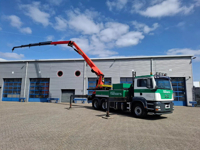 MAN TGA 33.410 / 6X4 / PALFINGER PK4000 1EL ROOFER CRANE / 25M / REMOTE / 2X BIG AXLE / 490677 KM / MANUAL / EURO-3 / 2005 - Camion grue: photos 5 MAN TGA 33.410 / 6X4 / PALFINGER PK4000 1EL ROOFER CRANE / 25M / REMOTE / 2X BIG AXLE / 490677 KM / MANUAL / EURO-3 / 2005 - Camion grue: photos 5