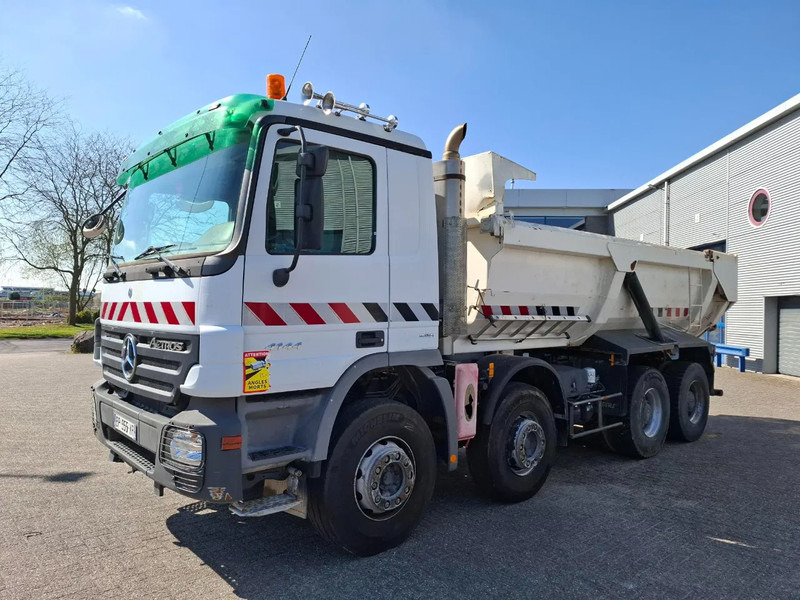 Mercedes-Benz ACTROS 4144 / 8X4 / RETARDER / BIG AXLE / FULL-STEEL / DRUM BRAKES / TUV:17-10-2025 / AIRCO / EURO-4 / 2007 - Camion benne: photos 2 Mercedes-Benz ACTROS 4144 / 8X4 / RETARDER / BIG AXLE / FULL-STEEL / DRUM BRAKES / TUV:17-10-2025 / AIRCO / EURO-4 / 2007 - Camion benne: photos 2
