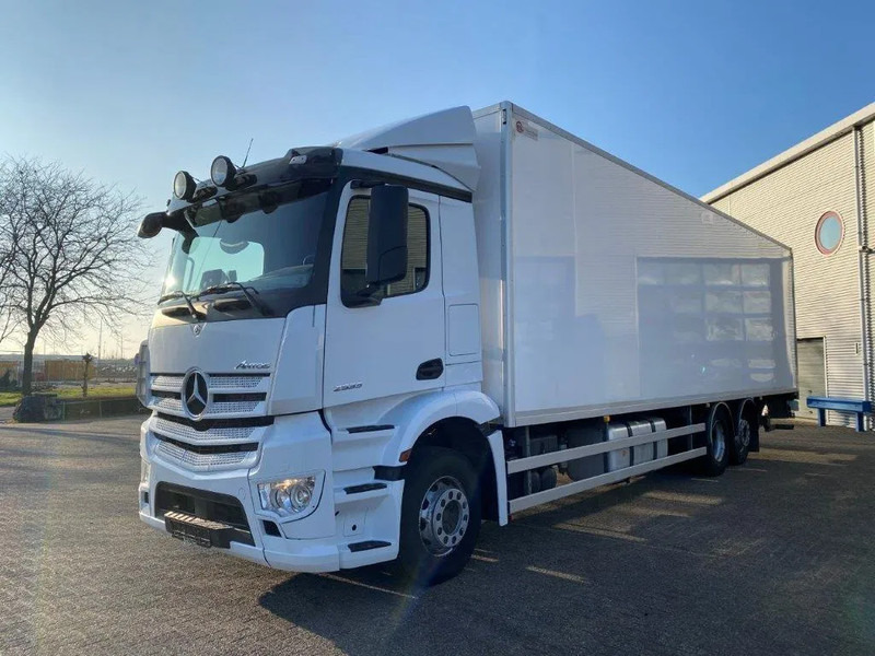 Mercedes-Benz Antos 2533 / LIFT AXLE / HEATED CLOSED BOX / PLATFORM 2000 KG / ONLY:506959 KM / SIDE DOOR / AUTOMATIC / EURO-6 / 2019 - Camion fourgon: photos 1 Mercedes-Benz Antos 2533 / LIFT AXLE / HEATED CLOSED BOX / PLATFORM 2000 KG / ONLY:506959 KM / SIDE DOOR / AUTOMATIC / EURO-6 / 2019 - Camion fourgon: photos 1