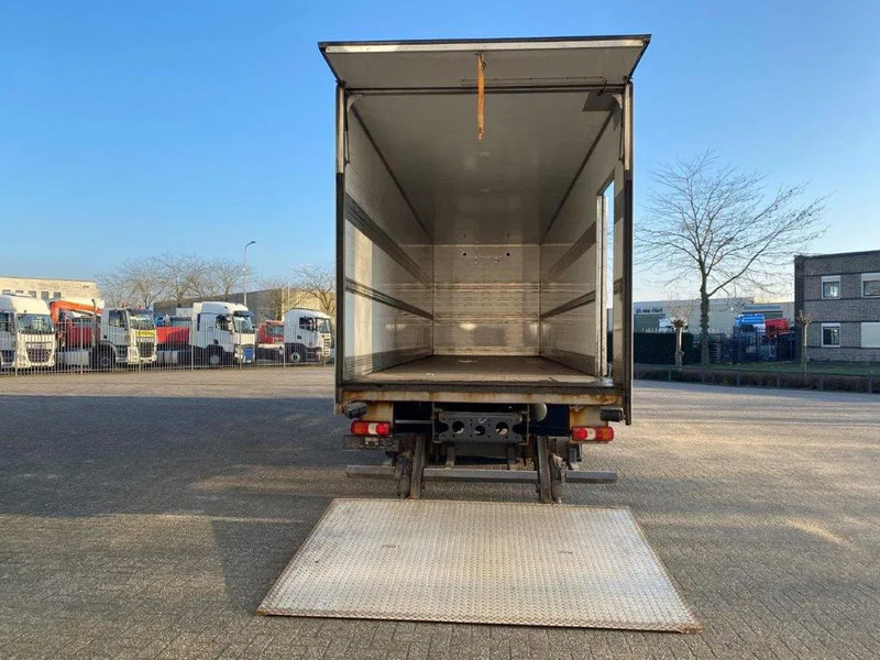 Mercedes-Benz Antos 2533 / LIFT AXLE / HEATED CLOSED BOX / PLATFORM 2000 KG / ONLY:506959 KM / SIDE DOOR / AUTOMATIC / EURO-6 / 2019 - Camion fourgon: photos 5 Mercedes-Benz Antos 2533 / LIFT AXLE / HEATED CLOSED BOX / PLATFORM 2000 KG / ONLY:506959 KM / SIDE DOOR / AUTOMATIC / EURO-6 / 2019 - Camion fourgon: photos 5