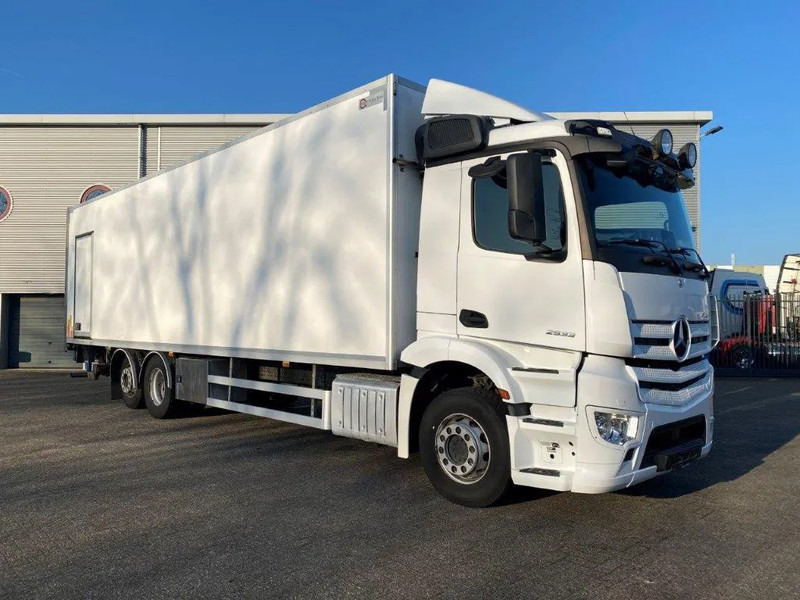 Mercedes-Benz Antos 2533 / LIFT AXLE / HEATED CLOSED BOX / PLATFORM 2000 KG / ONLY:506959 KM / SIDE DOOR / AUTOMATIC / EURO-6 / 2019 - Camion fourgon: photos 2 Mercedes-Benz Antos 2533 / LIFT AXLE / HEATED CLOSED BOX / PLATFORM 2000 KG / ONLY:506959 KM / SIDE DOOR / AUTOMATIC / EURO-6 / 2019 - Camion fourgon: photos 2