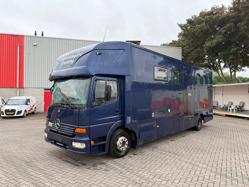 Mercedes-Benz Atego 1223 / ENGINE RUNNING / ONLY:159450 KM / HORSETRUCK / HEATED BOX / GEN2-TACHO= WATERTANK / LIVING ROOM / EURO-2 / MANUAL / - Camion chevaux: photos 1 Mercedes-Benz Atego 1223 / ENGINE RUNNING / ONLY:159450 KM / HORSETRUCK / HEATED BOX / GEN2-TACHO= WATERTANK / LIVING ROOM / EURO-2 / MANUAL / - Camion chevaux: photos 1