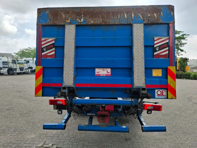 Scania R580 V8 / RETARDER / LIFT+LENKACHSE / FULL-AIR / PLATFORM 2000 KG / LEATHER / AIRCO / AUTOMATIC / EURO-6 / 2014 - Châssis cabine: photos 4 Scania R580 V8 / RETARDER / LIFT+LENKACHSE / FULL-AIR / PLATFORM 2000 KG / LEATHER / AIRCO / AUTOMATIC / EURO-6 / 2014 - Châssis cabine: photos 4