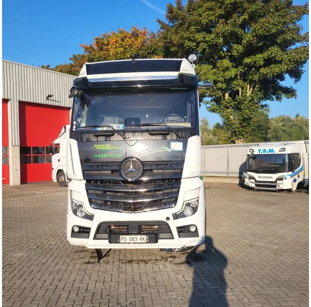 Mercedes-Benz ACTROS 1863 / ENGINE RUNNING / RETARDER / PARK-COOL /HYDRAULICS / ONLY: 268593KM / GIGA-SPACE / MIRRORCAM / AUTOMATIC / EURO-6 / - Tracteur routier: photos 3 Mercedes-Benz ACTROS 1863 / ENGINE RUNNING / RETARDER / PARK-COOL /HYDRAULICS / ONLY: 268593KM / GIGA-SPACE / MIRRORCAM / AUTOMATIC / EURO-6 / - Tracteur routier: photos 3