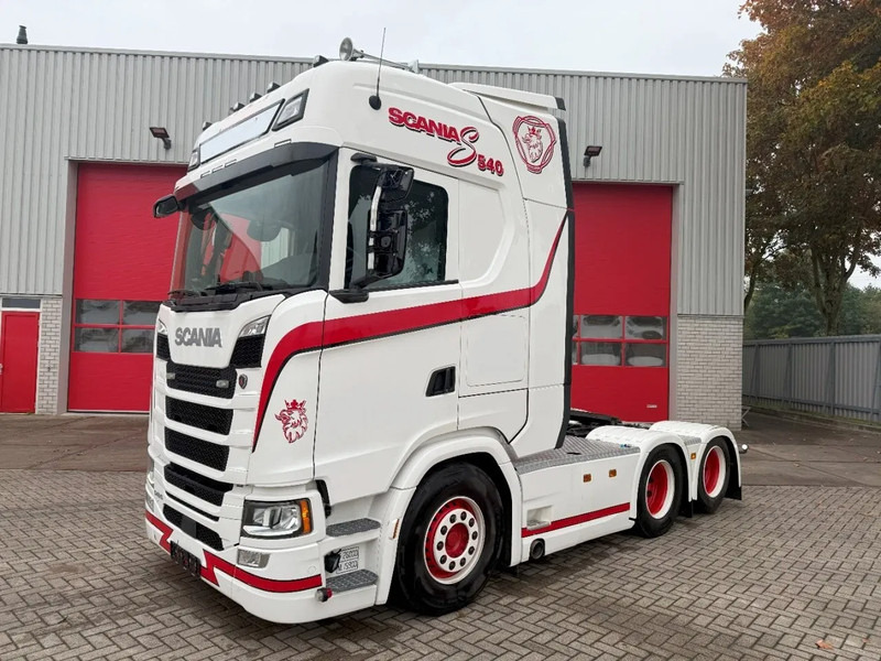 Scania NGS S540 / ENGINE RUNNING / 252236KM / RETARDER / HYDRAULICS / TECHNICAL 75 TON / FULL-AIR / LEATHER / EURO-6 / 2022 - Tracteur routier: photos 1 Scania NGS S540 / ENGINE RUNNING / 252236KM / RETARDER / HYDRAULICS / TECHNICAL 75 TON / FULL-AIR / LEATHER / EURO-6 / 2022 - Tracteur routier: photos 1