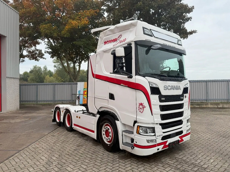 Scania NGS S540 / ENGINE RUNNING / 252236KM / RETARDER / HYDRAULICS / TECHNICAL 75 TON / FULL-AIR / LEATHER / EURO-6 / 2022 - Tracteur routier: photos 2 Scania NGS S540 / ENGINE RUNNING / 252236KM / RETARDER / HYDRAULICS / TECHNICAL 75 TON / FULL-AIR / LEATHER / EURO-6 / 2022 - Tracteur routier: photos 2