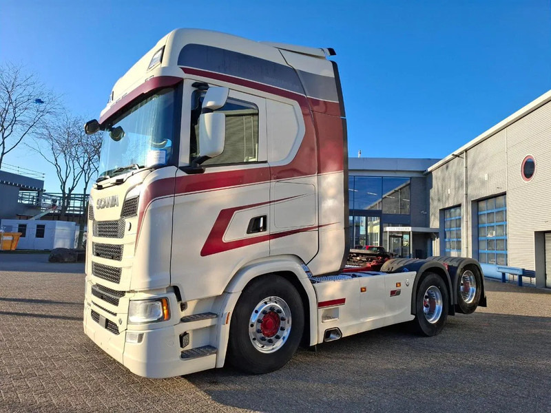 Scania NGS S650 V8 / BOOGIE / RETARDER / 633398KM / 9 TON FRONT AXLE / FULL-AIR / INLINER / LEATHER / ALCOA / NAVI / FRIDGE / EURO-6 / - Tracteur routier: photos 1 Scania NGS S650 V8 / BOOGIE / RETARDER / 633398KM / 9 TON FRONT AXLE / FULL-AIR / INLINER / LEATHER / ALCOA / NAVI / FRIDGE / EURO-6 / - Tracteur routier: photos 1