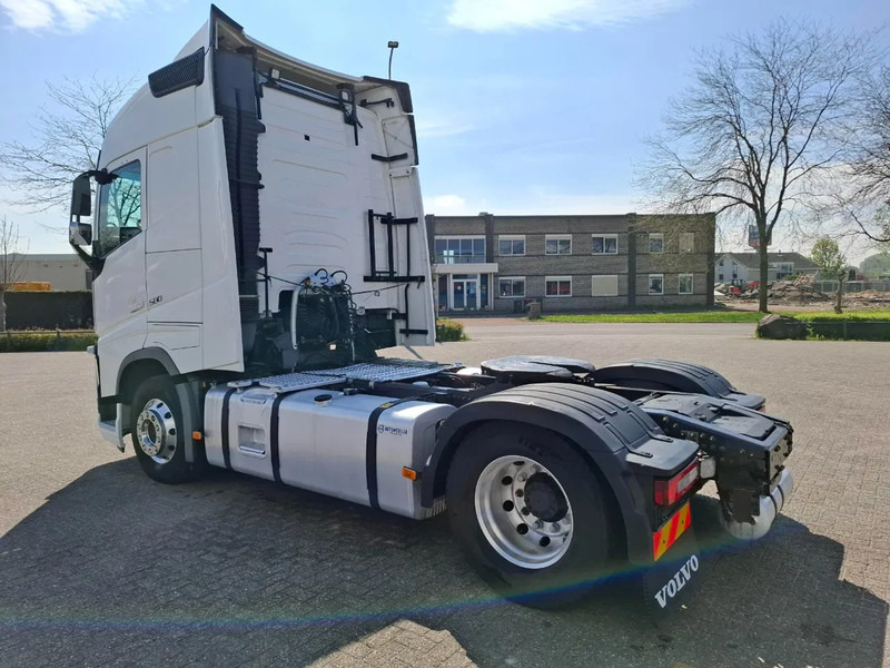 Volvo FH4-500 / VEB+ / DOUBLE TANK / I-PARKCOOL / TUV:08-01-2026 / ALCOA / FRIDGE / GOOD TYRES / AUTOMATIC / EURO-6 / 2018 - Tracteur routier: photos 3 Volvo FH4-500 / VEB+ / DOUBLE TANK / I-PARKCOOL / TUV:08-01-2026 / ALCOA / FRIDGE / GOOD TYRES / AUTOMATIC / EURO-6 / 2018 - Tracteur routier: photos 3