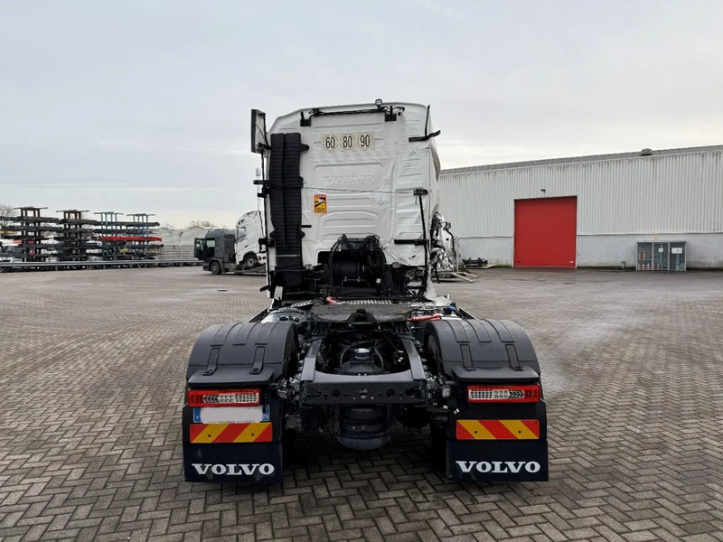 Volvo FH5-500 / RETARDER / HYDRAULICS / ONLY:33000 KM / I-PARKCOOL / VEB+ / AUTOMATIC / EURO-6 / 2025 - Tracteur routier: photos 4 Volvo FH5-500 / RETARDER / HYDRAULICS / ONLY:33000 KM / I-PARKCOOL / VEB+ / AUTOMATIC / EURO-6 / 2025 - Tracteur routier: photos 4