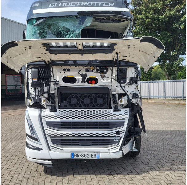 Volvo FH5-500 XL / ENGINE RUNNING / VEB+ / I-PARKCOOL / ONLY:349717 KM / I-SAVE / ACC / LWDS / SIDESKIRTS / AUTOMATIC / EURO-6 / 2023 - Tracteur routier: photos 4 Volvo FH5-500 XL / ENGINE RUNNING / VEB+ / I-PARKCOOL / ONLY:349717 KM / I-SAVE / ACC / LWDS / SIDESKIRTS / AUTOMATIC / EURO-6 / 2023 - Tracteur routier: photos 4