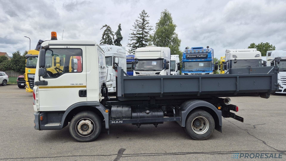 MAN TGL 12.180 4x2 BB EURO 3 - Hákový nosič kontejnerů - Camion ampliroll: photos 3 MAN TGL 12.180 4x2 BB EURO 3 - Hákový nosič kontejnerů - Camion ampliroll: photos 3