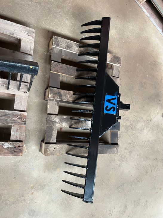 Afretter Rive for Minigraver / Leveler Rive for Mini Excavator - Outil/ Équipement: photos 2 Afretter Rive for Minigraver / Leveler Rive for Mini Excavator - Outil/ Équipement: photos 2