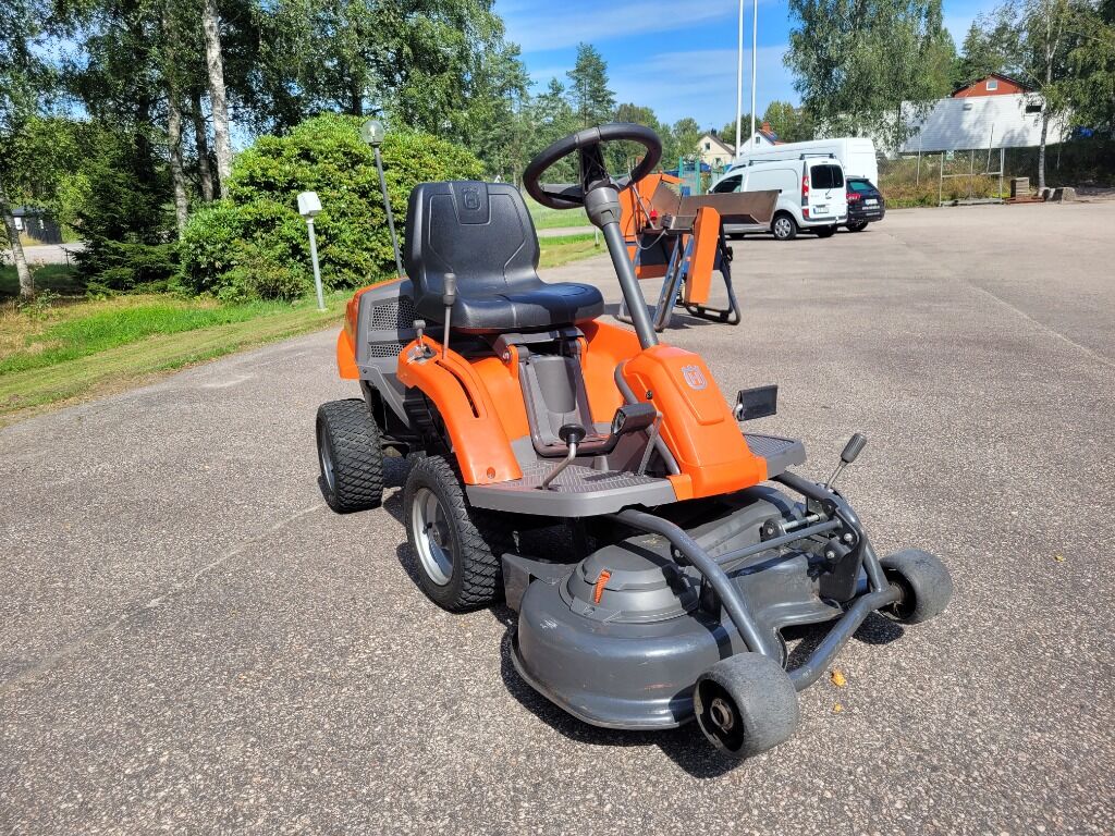 Åkgräsklippare Husqvarna Rider R111B - Matériel de jardinage: photos 2 Åkgräsklippare Husqvarna Rider R111B - Matériel de jardinage: photos 2