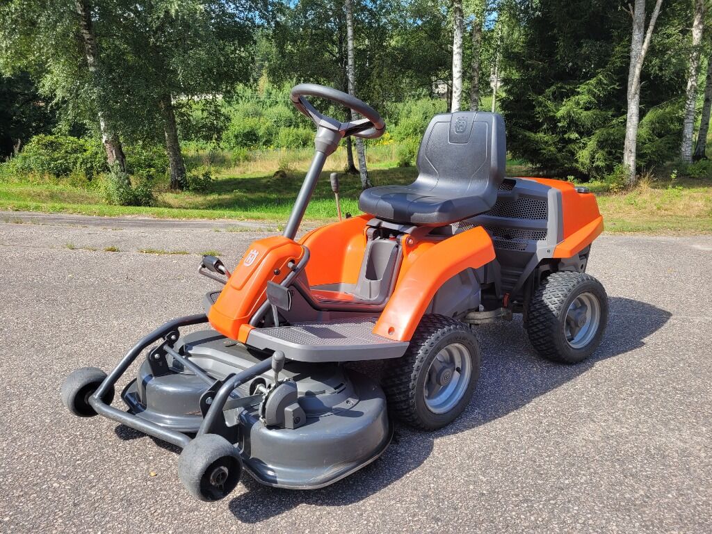 Åkgräsklippare Husqvarna Rider R111B - Matériel de jardinage: photos 1 Åkgräsklippare Husqvarna Rider R111B - Matériel de jardinage: photos 1