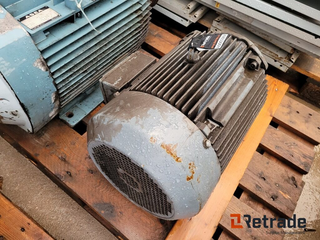 Elmotor SEW-Eurodrive RV82 DV160L4 - Autre matériel: photos 3 Elmotor SEW-Eurodrive RV82 DV160L4 - Autre matériel: photos 3