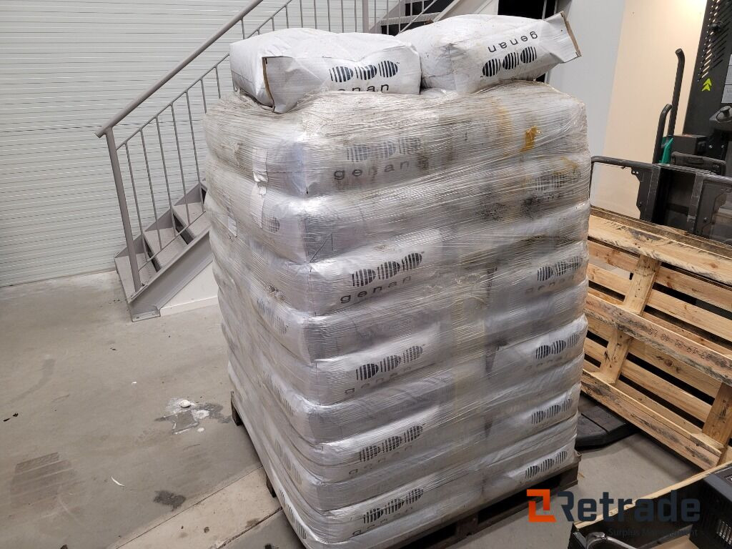 Gummigranulat Genan Ultra coarse - Autre matériel: photos 1 Gummigranulat Genan Ultra coarse - Autre matériel: photos 1