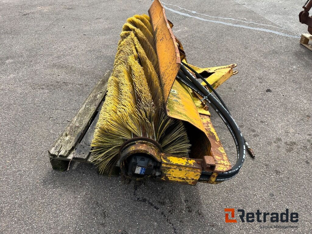 Forskelligt udstyr FM Hydraulisk fejekost - Brosse: photos 4 Forskelligt udstyr FM Hydraulisk fejekost - Brosse: photos 4