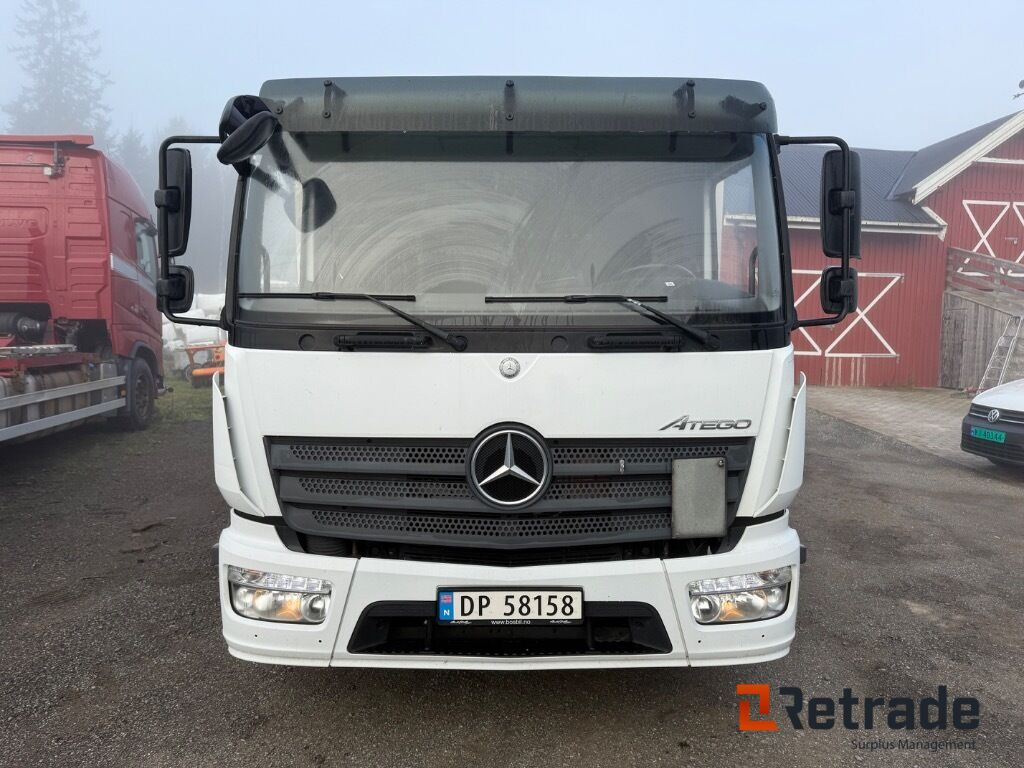 Lastebil Mercedes-Benz Atego EURO 6 Lav kilometer stand med baklem leveres ferdig EU - Camion plateau: photos 2 Lastebil Mercedes-Benz Atego EURO 6 Lav kilometer stand med baklem leveres ferdig EU - Camion plateau: photos 2