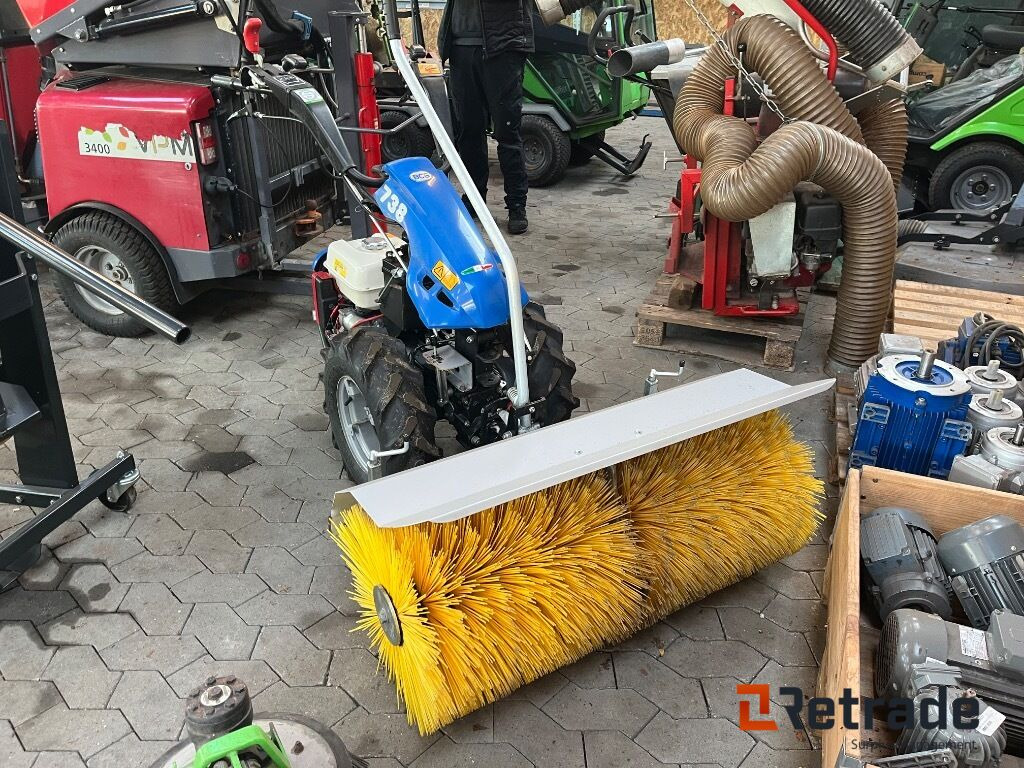 Redskabsbærer BCS 738 Power Safe Motoriseret med frontkost samt tilbehør - Machine agricole: photos 4 Redskabsbærer BCS 738 Power Safe Motoriseret med frontkost samt tilbehør - Machine agricole: photos 4