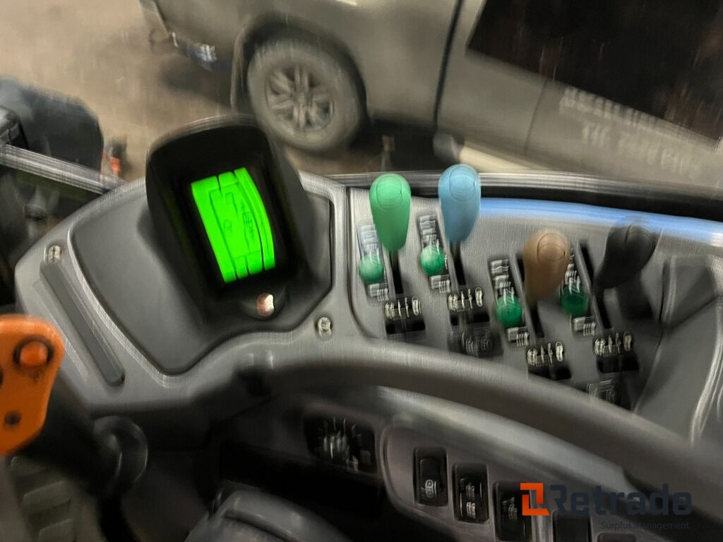 Machine agricole Traktor NEW HOLLAND  T7050: photos 17