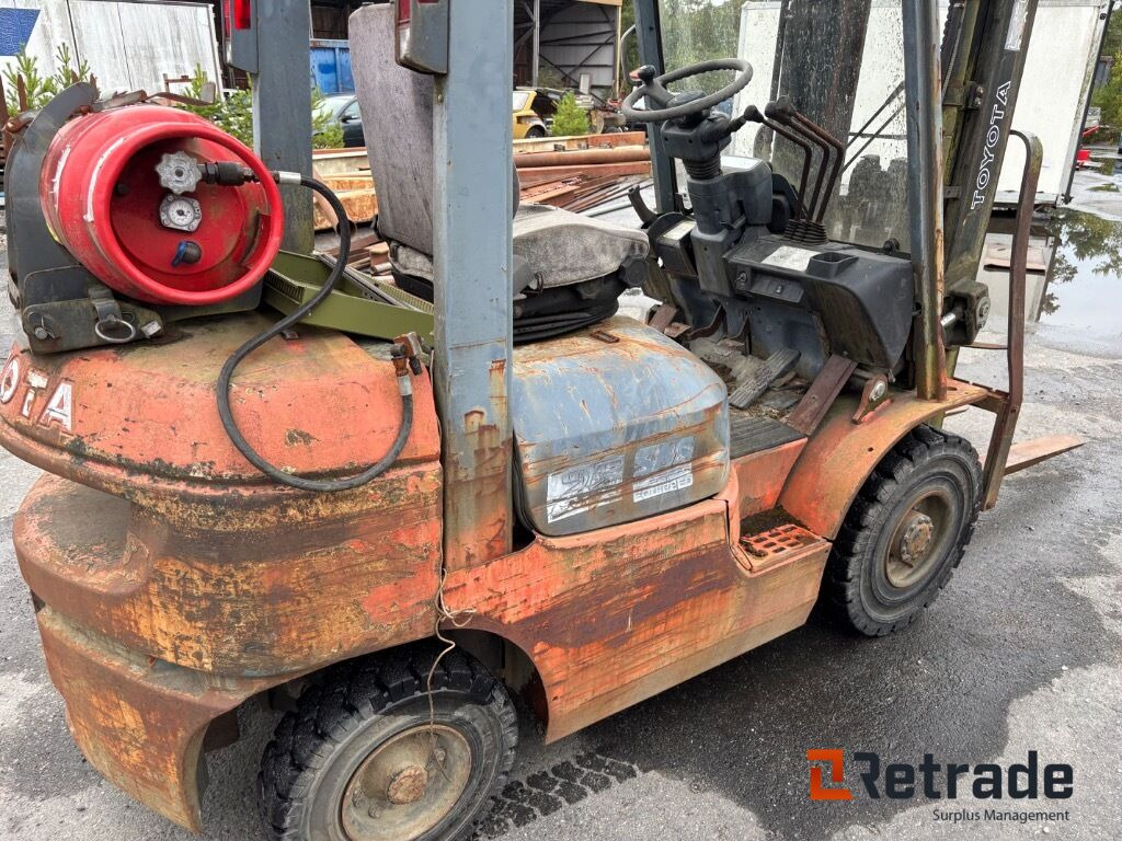 Toyota FGF 25 gass truck - Matériel industriel: photos 5 Toyota FGF 25 gass truck - Matériel industriel: photos 5