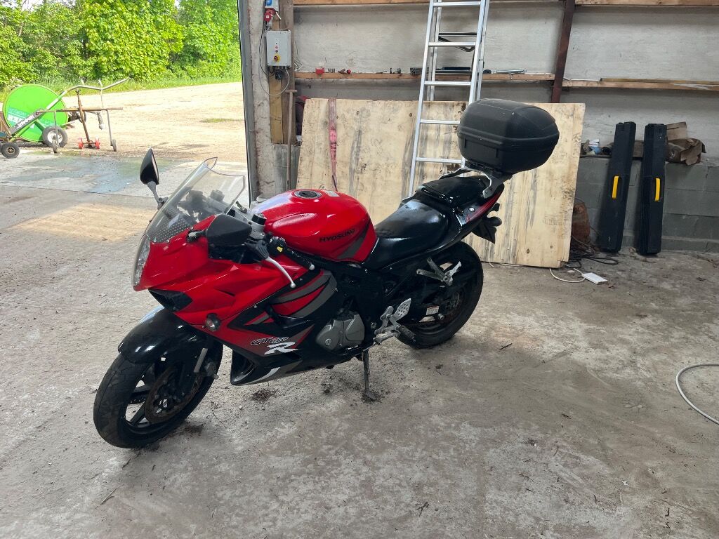 Motorcykel HYOSUNG -GT 650 R GT 650 R - Motocyclette: photos 1 Motorcykel HYOSUNG -GT 650 R GT 650 R - Motocyclette: photos 1