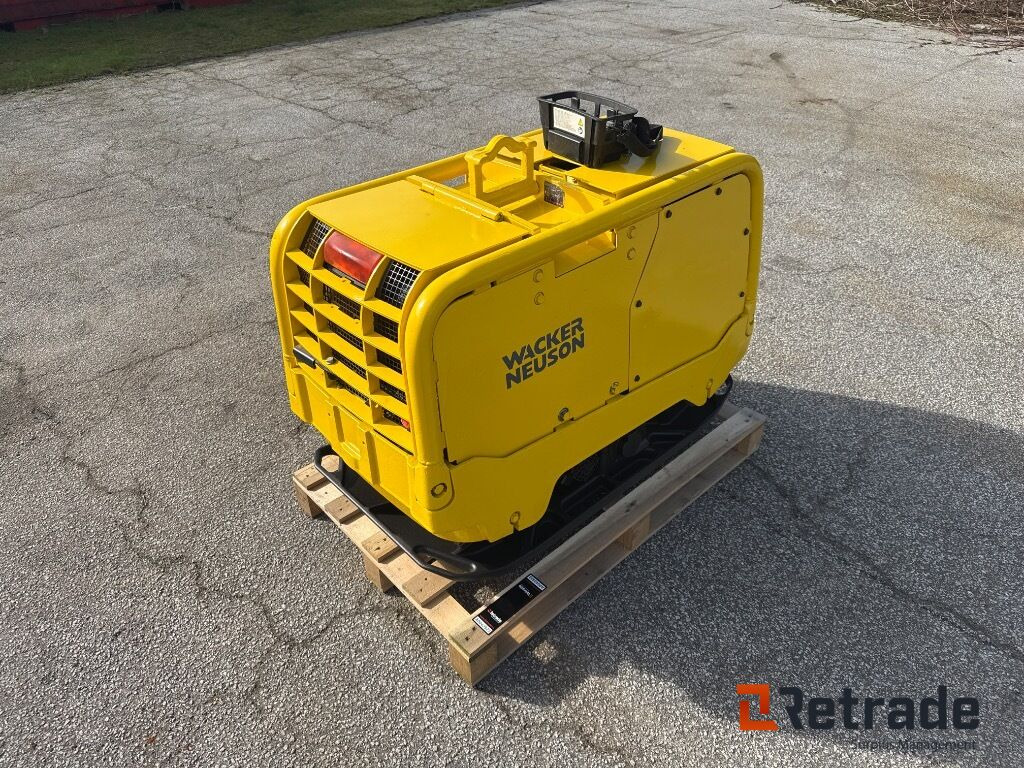 Pladevibrator Wacker Neuson Dpu80 R Remote - Matériel de chantier: photos 1 Pladevibrator Wacker Neuson Dpu80 R Remote - Matériel de chantier: photos 1