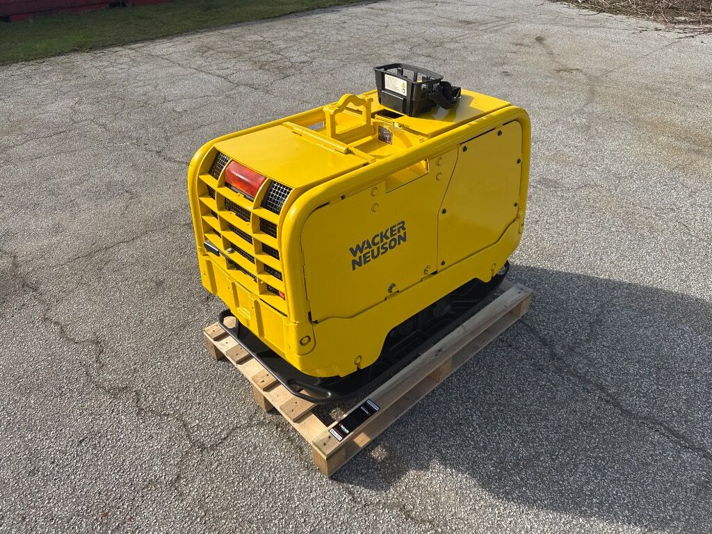 Pladevibrator Wacker Neuson Dpu80 R Remote - Plaque vibrante: photos 1 Pladevibrator Wacker Neuson Dpu80 R Remote - Plaque vibrante: photos 1