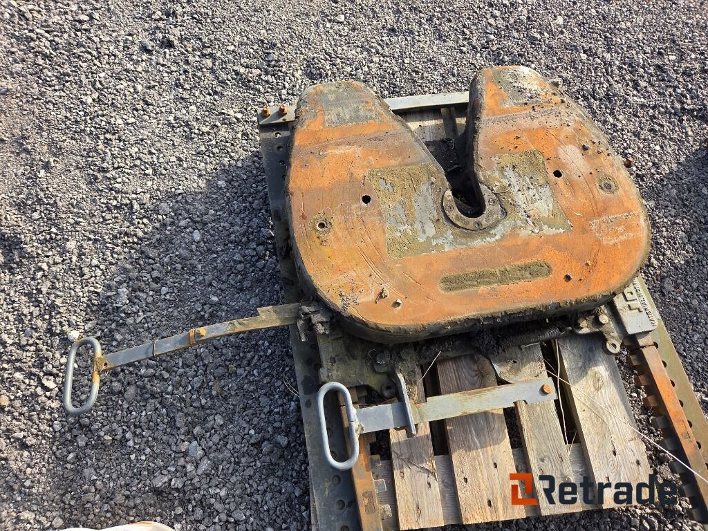 Skjutbar Vändskiva Jost - Sellette d'attelage pour Camion: photos 3 Skjutbar Vändskiva Jost - Sellette d'attelage pour Camion: photos 3